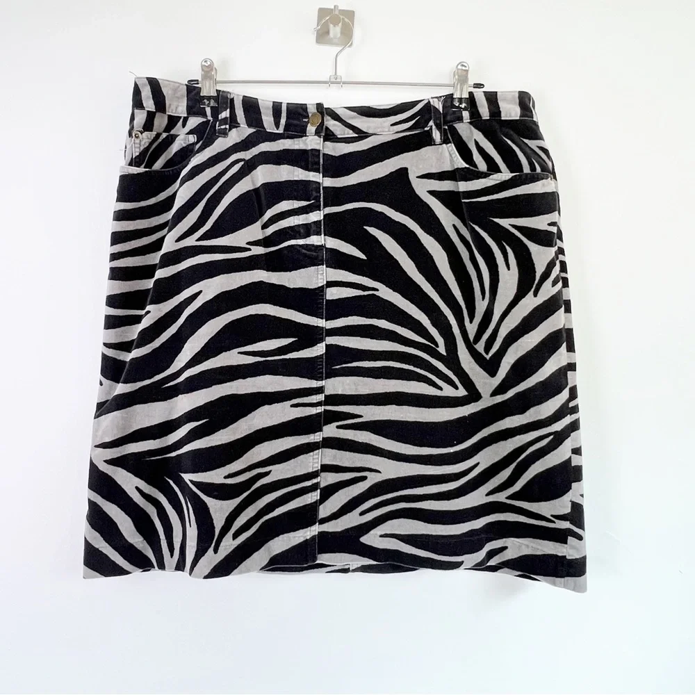 Boden Black & Grey Zebra Animal Print Velour Mini Skirt UK Size 18L - Picture 1 of 5
